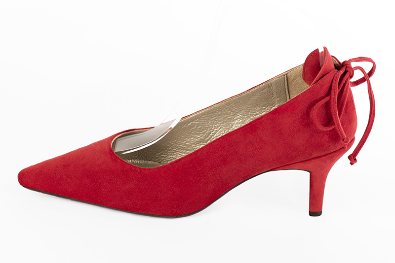 Scarlet red women's dress pumps, with a round neckline. Pointed toe. Medium slim heel. Profile view - Florence KOOIJMAN